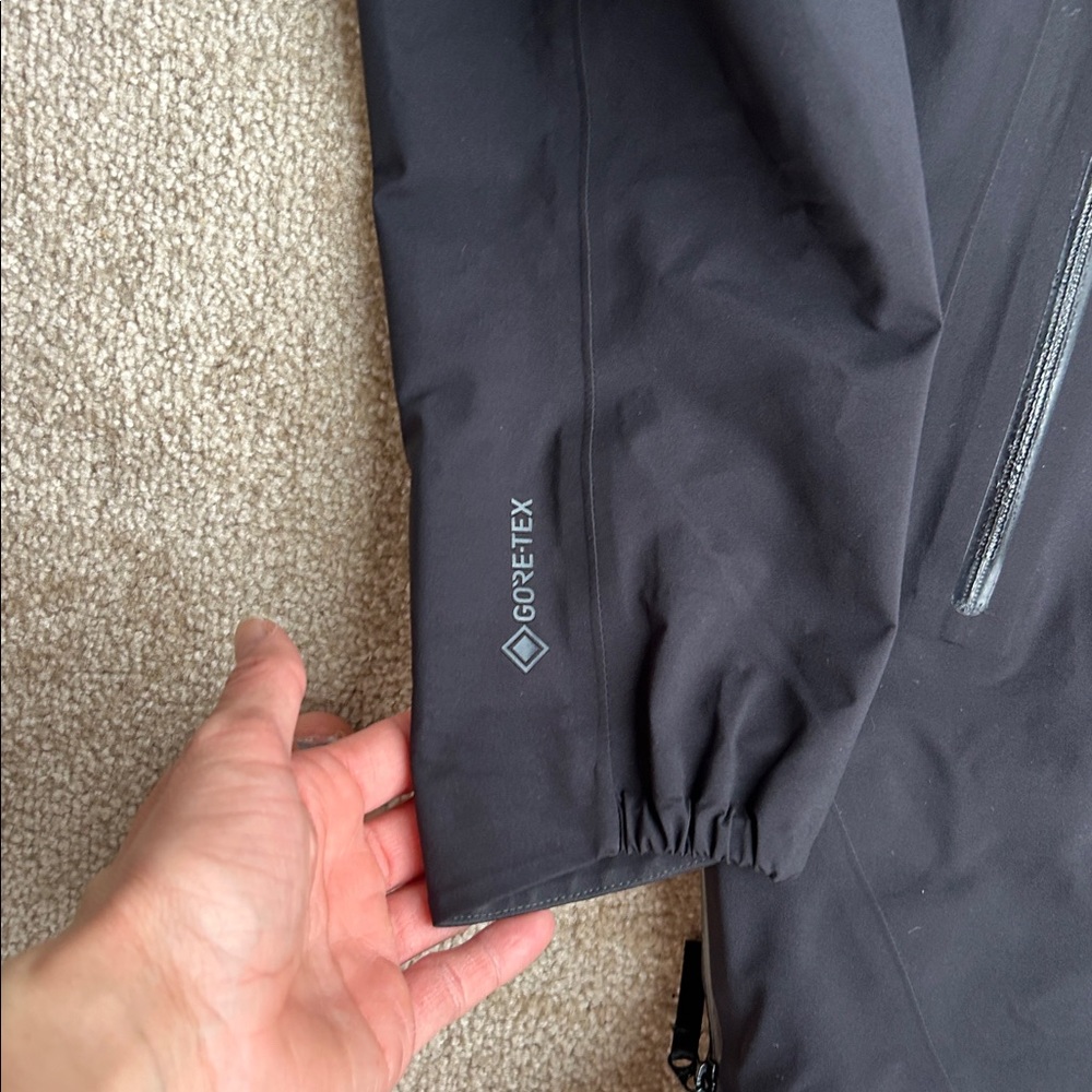 Arc'teryx Venda Anorak Black Hooded Rain Jacket WindBreaker size XS - Picture 4 of 7